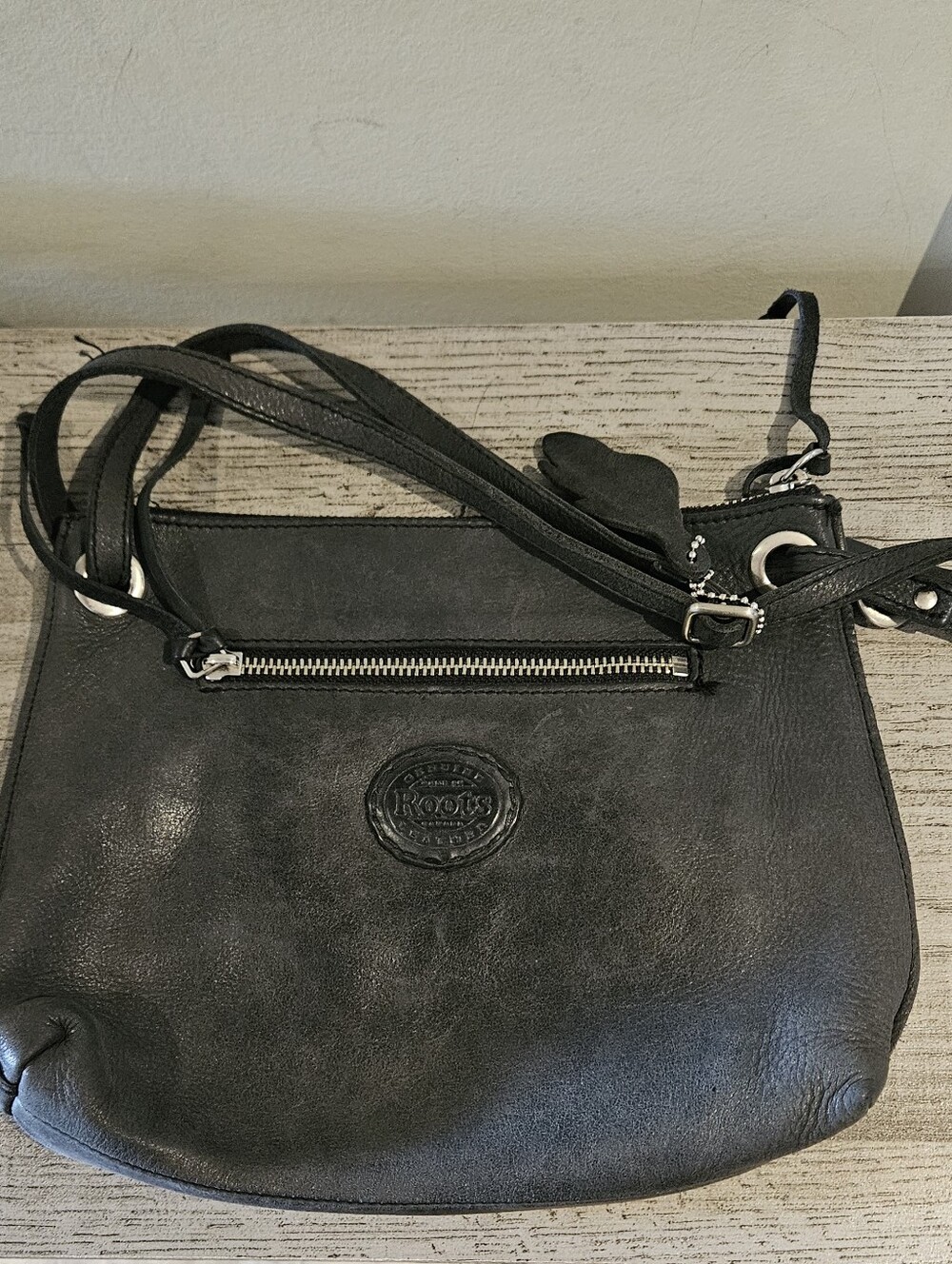 😇3/$60😇Roots Edie Bag, a Classic leather crossbody and shoulder bag